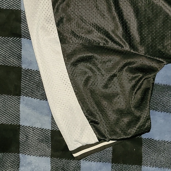 Vintage. Made in USA. Cheetah. Jersey material tee. Men's size L. Like-new - Picture 5 of 15